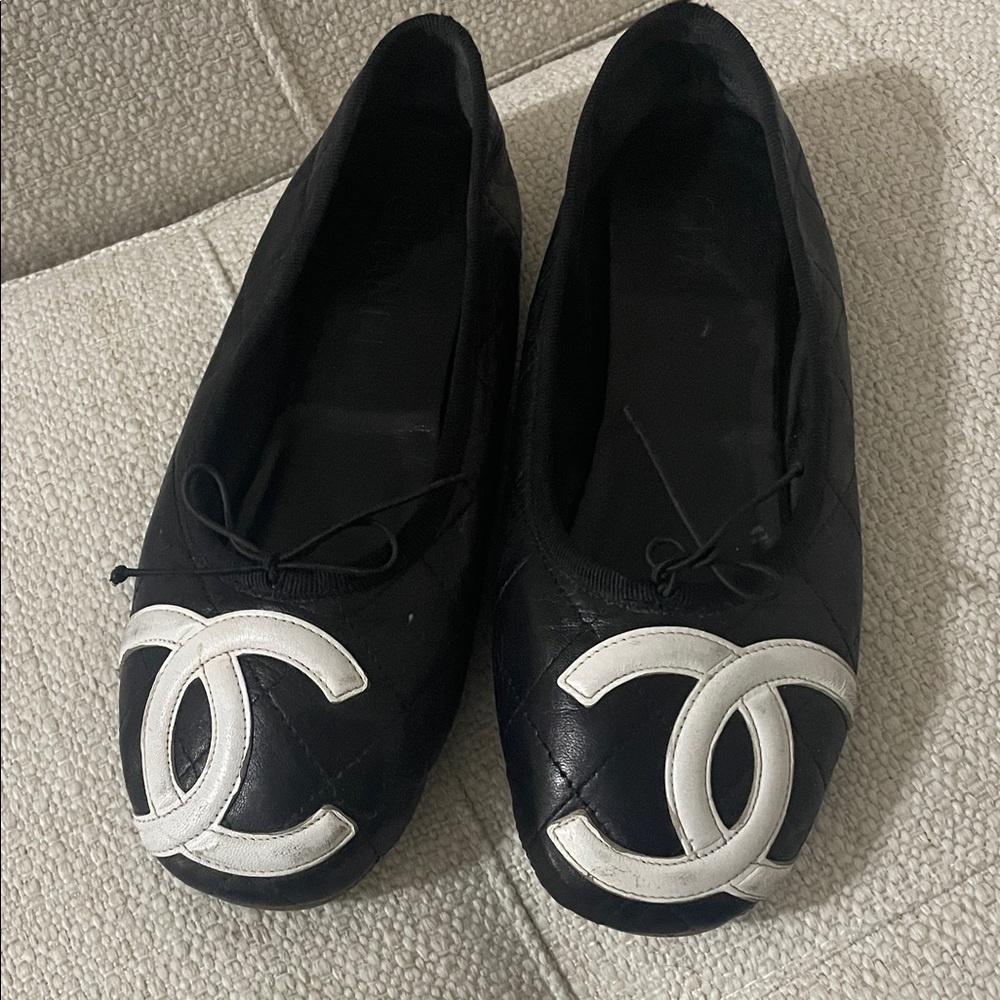 CHANEL Black and Cream Quilted Flats